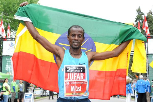 Tariku Jufar after winning the Ottawa Marathon (Photo: Viktah Sailer)