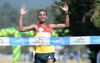 Atsedu Tsegay winning the 2013 Great Ethiopian Run (Photo: Jiro Mochuzuki)