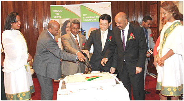 Left to right: The CEO Tewolde G. Mariam, H.E Getachew Mengistie, H.E Mr. Lee Yi Shan  and H.E. Tadesse Haile cutting cake marking the opening of services to Singapore