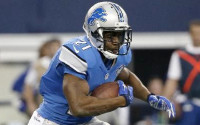 Detroit Lions running back Reggie Bush (21) carries the ball during the first half of an NFL wildcard playoff football game against the Dallas Cowboys, Sunday, Jan. 4, 2015, in Arlington, Texas. (AP Photo/Tony Gutierrez) - 